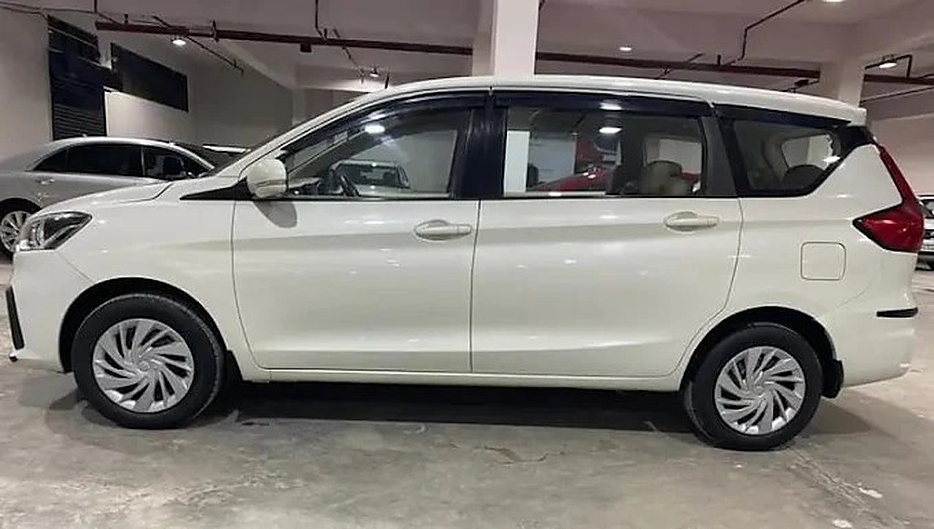 Ertiga, side view